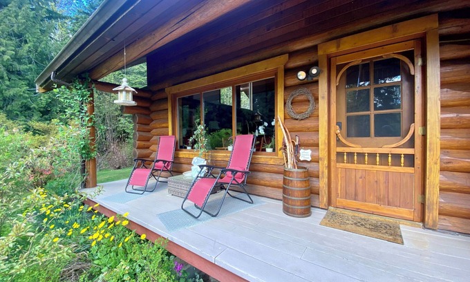 Lake Cowichan Bed & Breakfast | A Log Home with Bed and Breakfast nestled on 5 acres In Lake Cowichan.