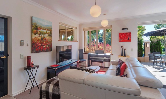 Nelson City Centre Apartment | A luxury apartment beside the river and close to the city centre