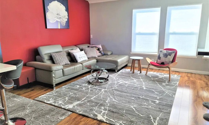 Evergreen Park Condo | A Luxury Urban Getaway Walk to Stanford #2333