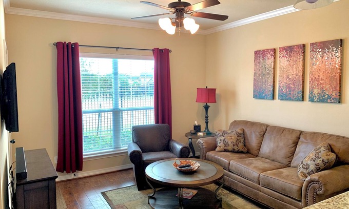 College Station Condo | A&M Upscale Graduation/Ring Day/Corporate 1BR Condo