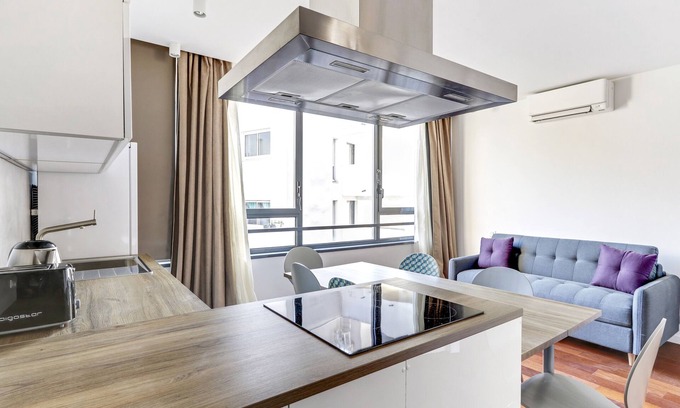 Quartier de la Chapelle Apartment | A Modern 2/3 BDR with parking at La Chapelle