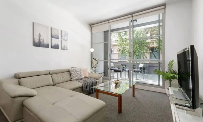 Sydney Central Business District Apartment | A Modern & Comfy Studio Next to Darling Harbour