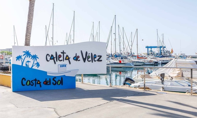 Caleta de Velez Apartment | A&n Seaport 1b