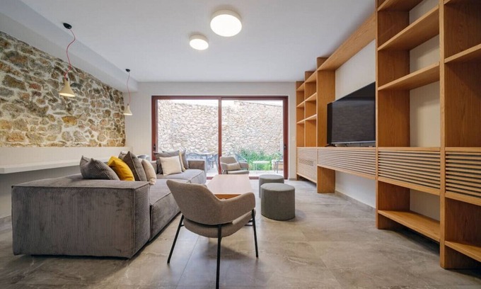 Exarhia House | A Neoclassical Mansion in Athens