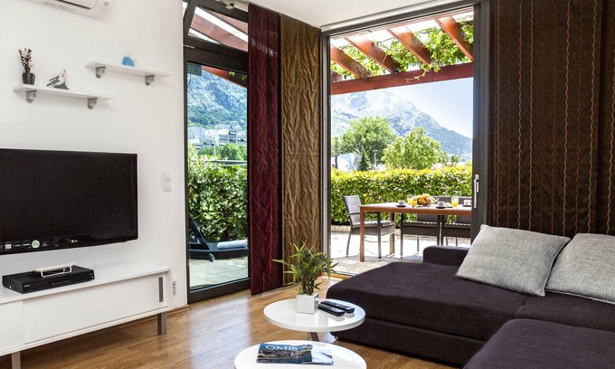 Omis Apartment | A new apartment for 4 persons on the riverside with a beautiful view of the sea