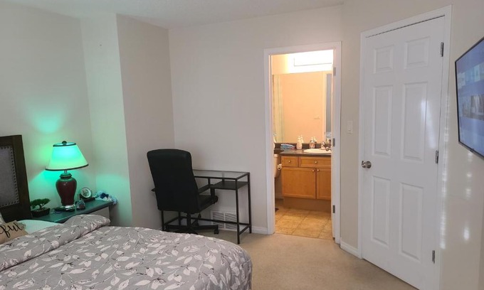 Northeast Edmonton House | A nice warm, welcoming atmosphere