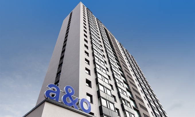 Strasnice Hotel | A&O Prague Rhea