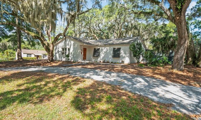 Beaufort House | A Peaceful, Lowcountry Artist's Retreat