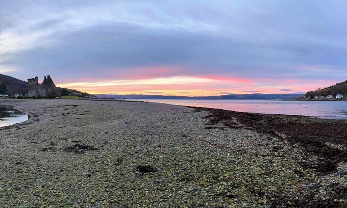 Lochranza Cottage | A perfect location for a family island break by the seaside.