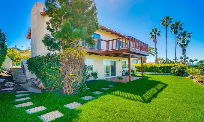 Palos Verdes Estates House | A Perfect Relaxation Destination (Longer Stay Rentals only)