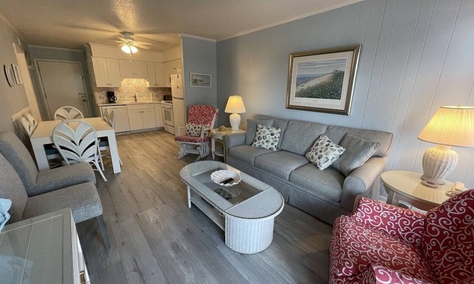 Murrells Inlet Condo | A Place at the Beach II 1C - Oceanfront in Garden City Beach