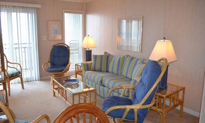 Murrells Inlet Condo | A Place at the Beach II 2G - Oceanfront in Garden City Beach