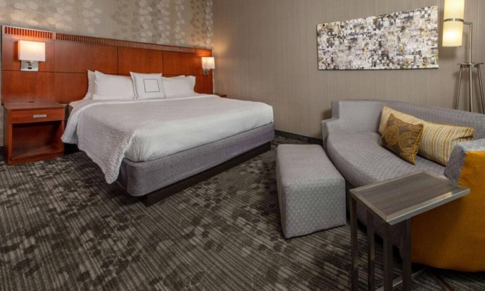Newark Hotel | A Place You'll Surely Enjoy! TWO Comfortable Units, Pet-friendly, Indoor Pool!