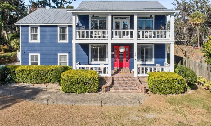 Thunderbolt House | A Port in the Storm - Shangri La, Poolside Estate in Isle of Armstrong