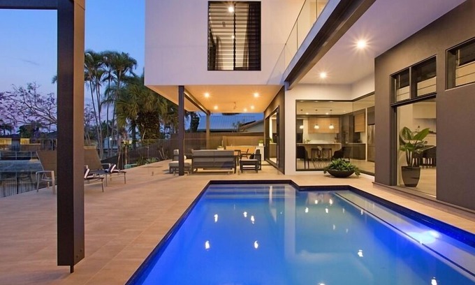 Broadbeach House | A precious gem - a vacation you deserve for a luxurious retreat.