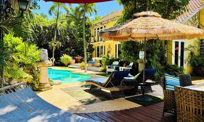 Navarro House | A private urban oasis, an authentic island experience with local flavor.