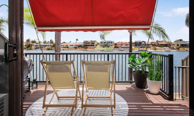 Mermaid Waters Apartment | A quiet beach place in a family neighborhood