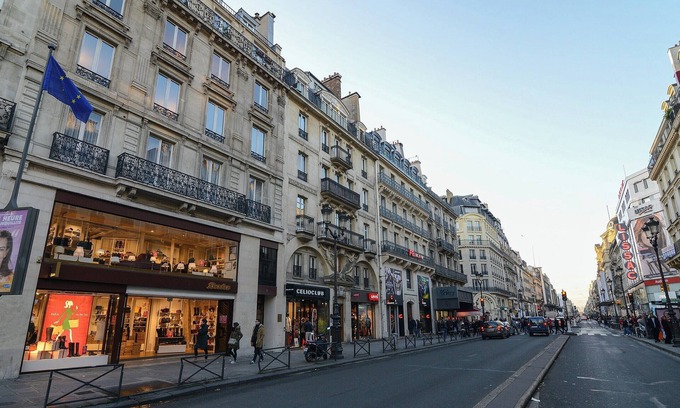 Paris City Center Apartment | A Realm of Luxury-Beautifully tucked between Louvre ,Ile de la Cité &Pont Neuf