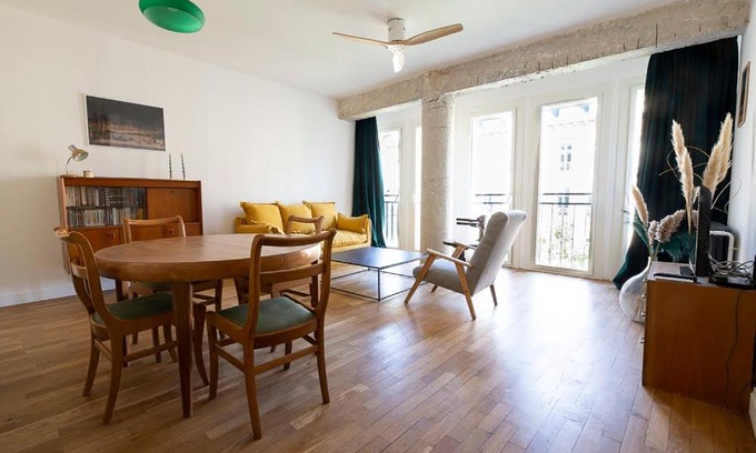 Belsunce Apartment | A renovated Pouillon on the Canebière.
