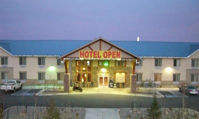 Fairplay Hotel | A Riverside Inn Travelodge by Wyndham