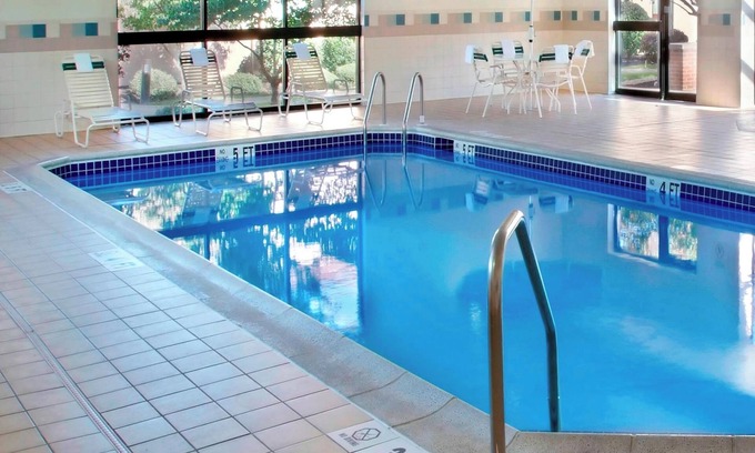 Newark Hotel | A short drive away from the University of Delaware Botanic Gardens! Pets Allowed