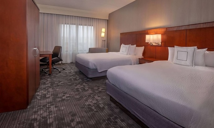 Newark Hotel | A short drive from Delaware Park Casino & Racing! W/Pool Access & Free Parking!
