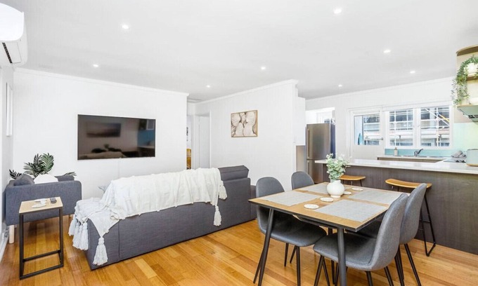 Scarborough Apartment | A skip, hop & a jump to Scarborough Beach!