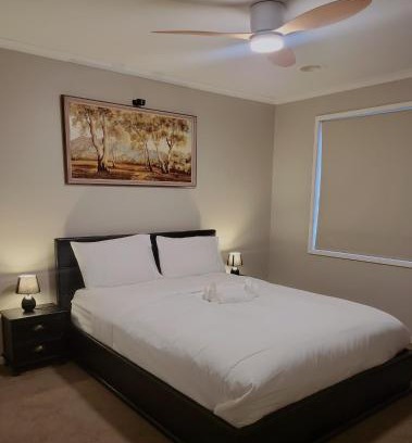 Craigieburn House | A slice of Melbourne! Room 1