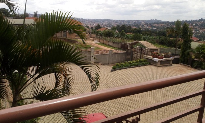 Kampala Apartment | A spacious apartment with free internet (WiFi) and breakfast inclusive