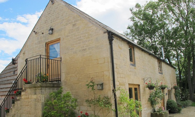 Brimpsfield Apartment | A Spacious first floor apartment set within Barn Conversion