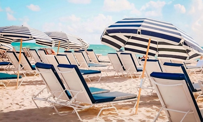 City Center Resort | A Spectacular Retreat in the Heart of South Beach! Pets Allowed! Swimming Pool!