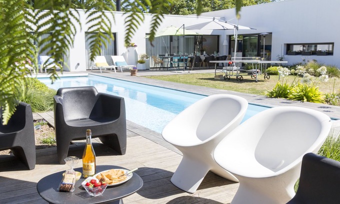 Plobannalec-Lesconil Villa | A stone's throw from the dunes.