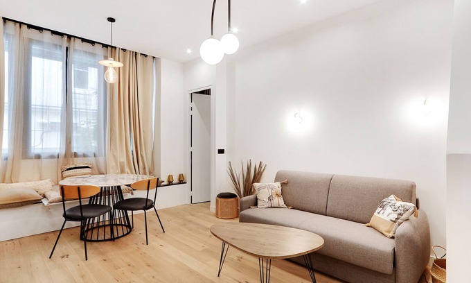 Bercy Apartment | A Stunning 2-BR/2BA in Reuilly-Diderot