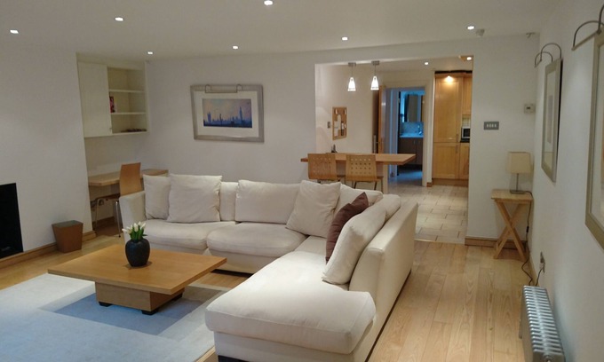 Pembridge Apartment | A stunning apartment, recently appointed and maintained to a high standard