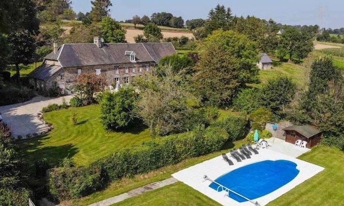 Hambye House | A stunning holiday house in Nomandy with large garden and heated pool.