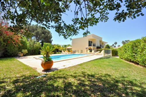 Vilamoura Villa | A stylish villa with a private pool, short drive from the centre, free AC Wifi
