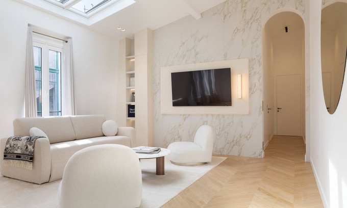 Quartier du Mail Apartment | A Sublime 2-BR/2-BA in Louvre - Montorgueil