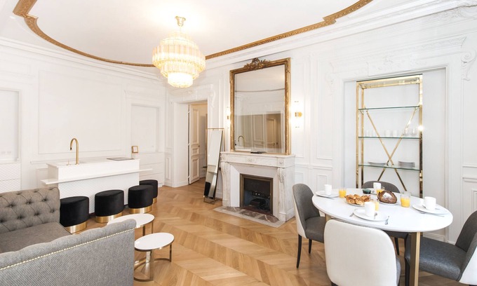 Madeleine Apartment | A Sumptuous 2-BR apartment in the Champs-Elysées
