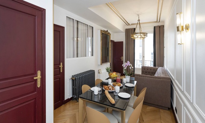 Champs-Elysees Apartment | A Sweet 2-BR nest in the Champs-Elysées