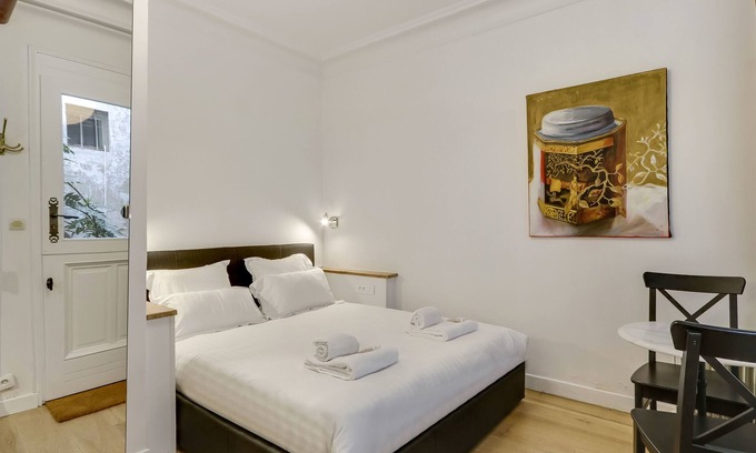 Notre-Dame-des-Champs Apartment | A Sweet Studio in Montparnasse