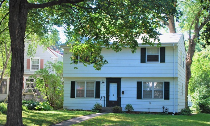 Macalester - Groveland House | A True St. Paul Gem - The One-Fifteen Guest House