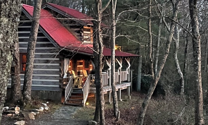 Piper Gap Cabin | A Unique Bed and Breakfast.Log Cabins, with Hot Tubs and Breakfast Delivered Each Morning :)