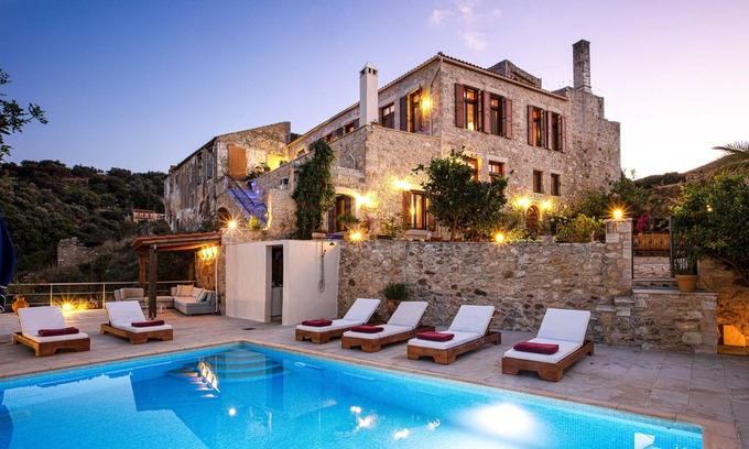 Maroulas Villa | A unique historical manor offers high quality interior and panoramic sea views.