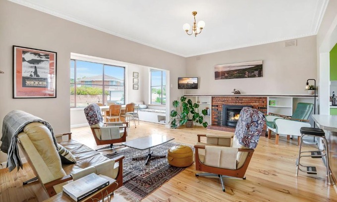 Warrnambool House | A Wave from it All