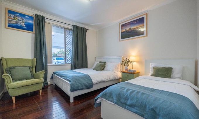 Ascot House | A1 Airport Haven - Quick Access, Comfy & Free Parking