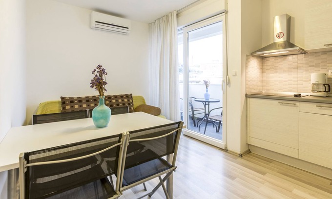 Podstrana Apartment | A1 - spacious apt with the sea view & use of pool