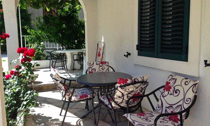 Omis Apartment | A2 - apt w patio, just 3 min walking to the beach