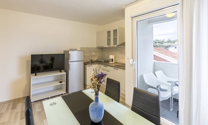 Podstrana Apartment | A2 - spacious apt with the sea view & use of pool
