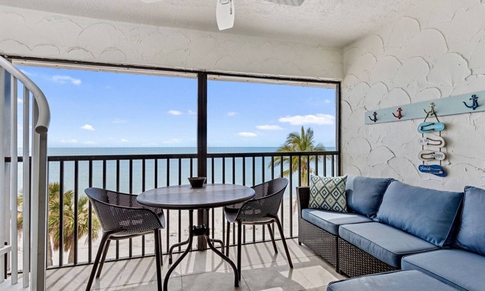 Sanibel House | A46 Now Renting for 2025 - Beach Front Penthouse *Luxury Remodel Private Sundeck