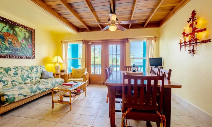 San Pedro Condo | A5 Family fun by the pool & beach -kayaks, bikes, more!
